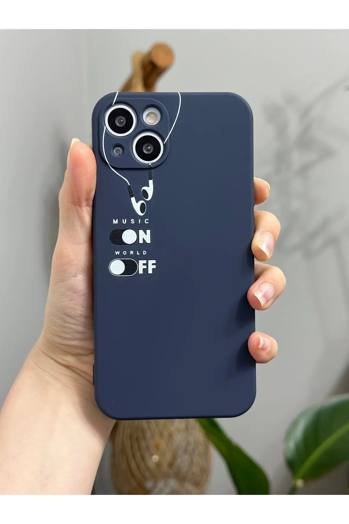 Iphone 13 Ve 14 Uyumlu Kamera Korumalı Içi Kadife Lansman Baskılı Kılıf