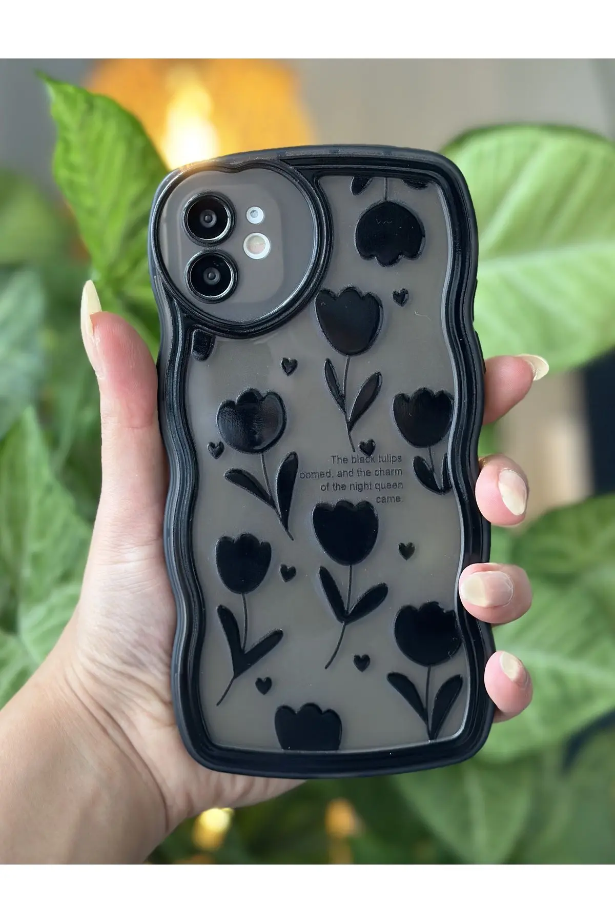 Iphone 11 Uyumlu Dalgalı Kenar Siyah Lale Kalp Kamera Tasarımlı Silikon Kamera Korumalı Kılıf