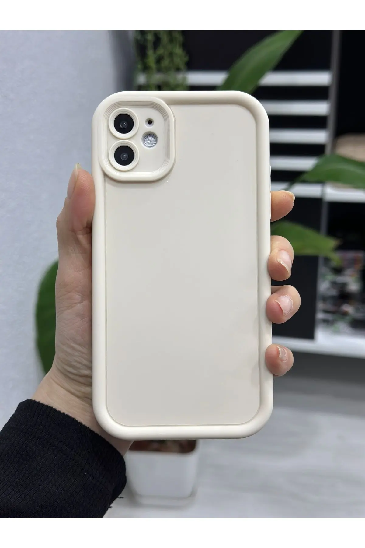 Iphone 11 Uyumlu ( 12 Görünümlü Köşeli ) Darbe Önleyici Mat Lansman Silikon Kılıf