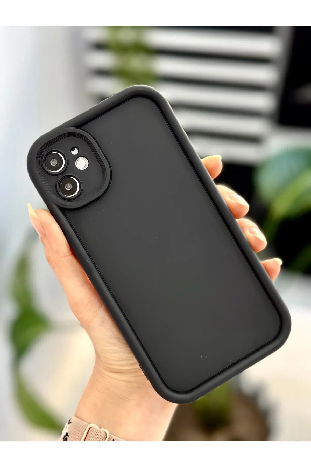 Iphone 11 Uyumlu ( 12 Görünümlü Köşeli ) Darbe Önleyici Mat Lansman Silikon Kılıf