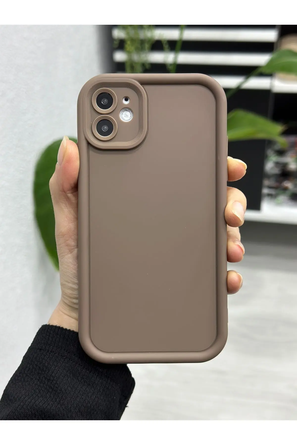 Iphone 11 Uyumlu ( 12 Görünümlü Köşeli ) Darbe Önleyici Mat Lansman Silikon Kılıf