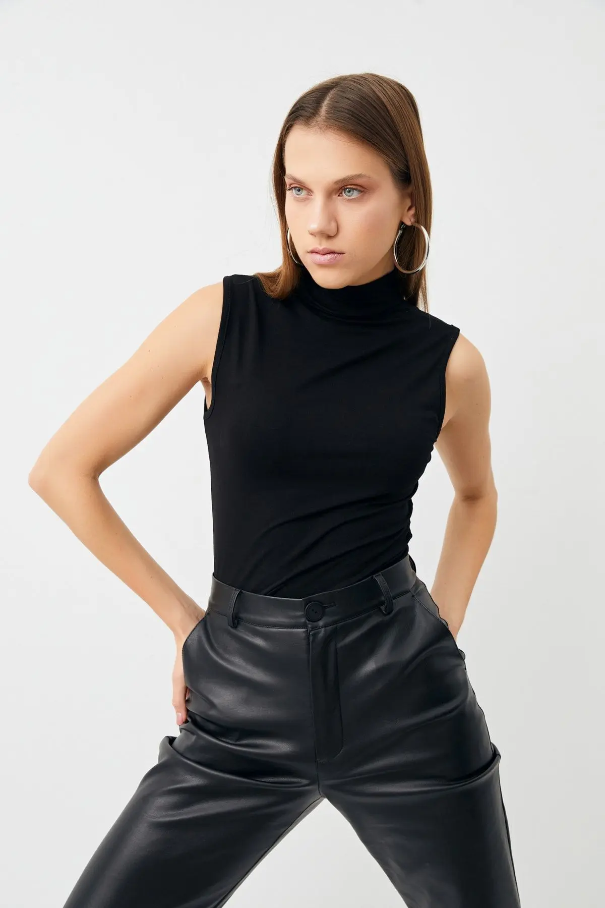 Kadın Siyah 2'li Kolsuz Body Yarım Boğaz
