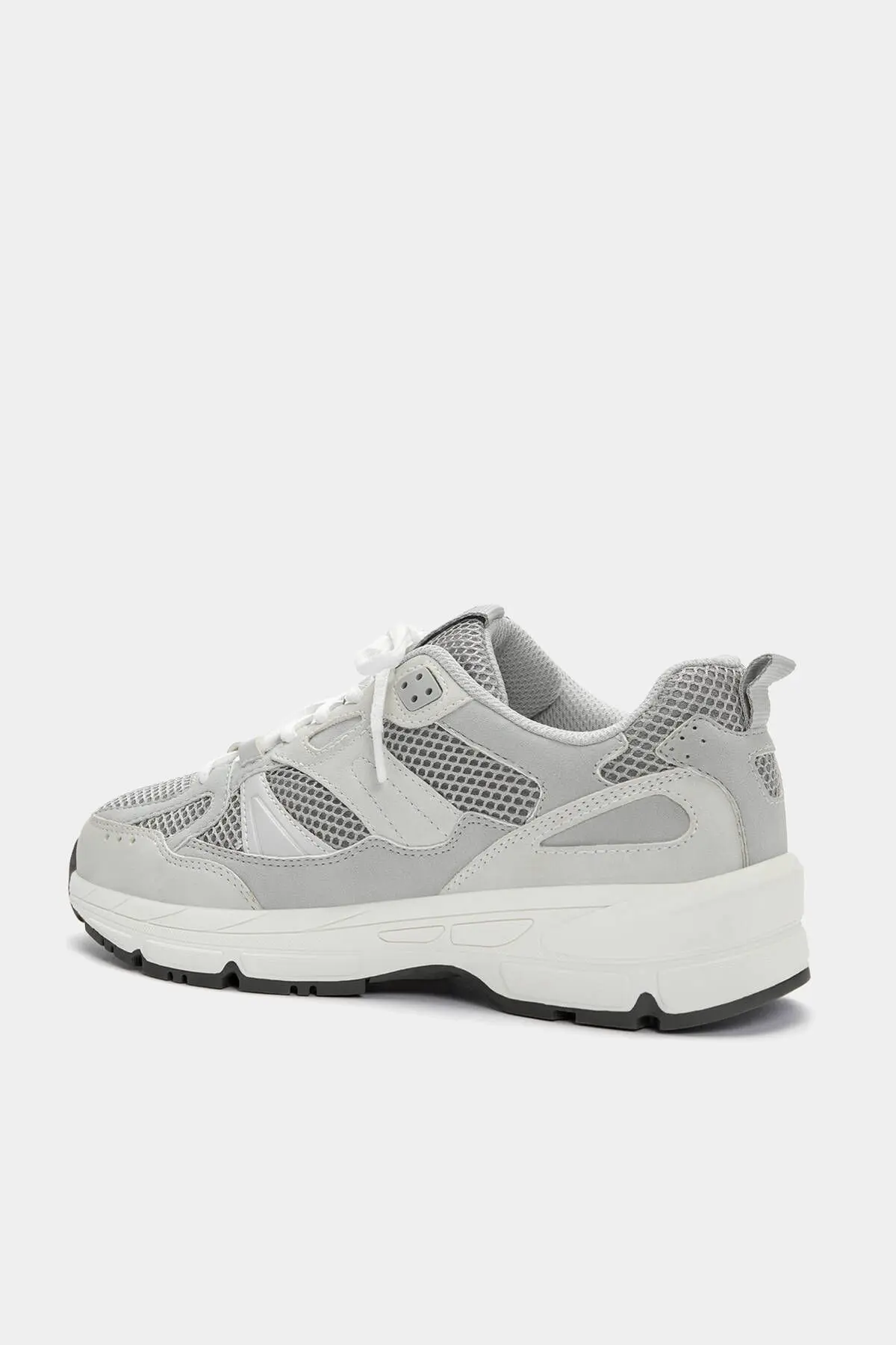 Çok parçalı spor ayakkabı