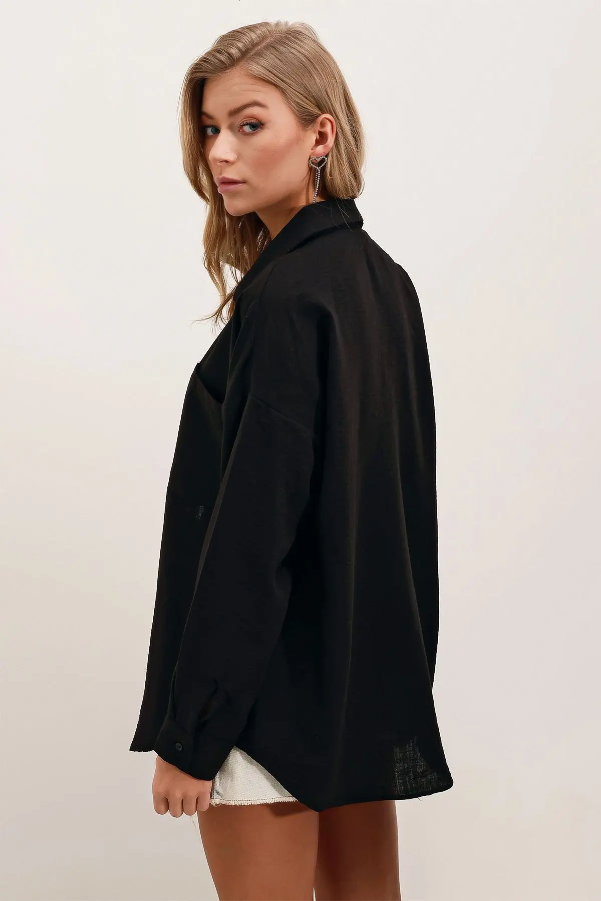 20153 Tek Cepli Oversize Keten Gömlek - Siyah