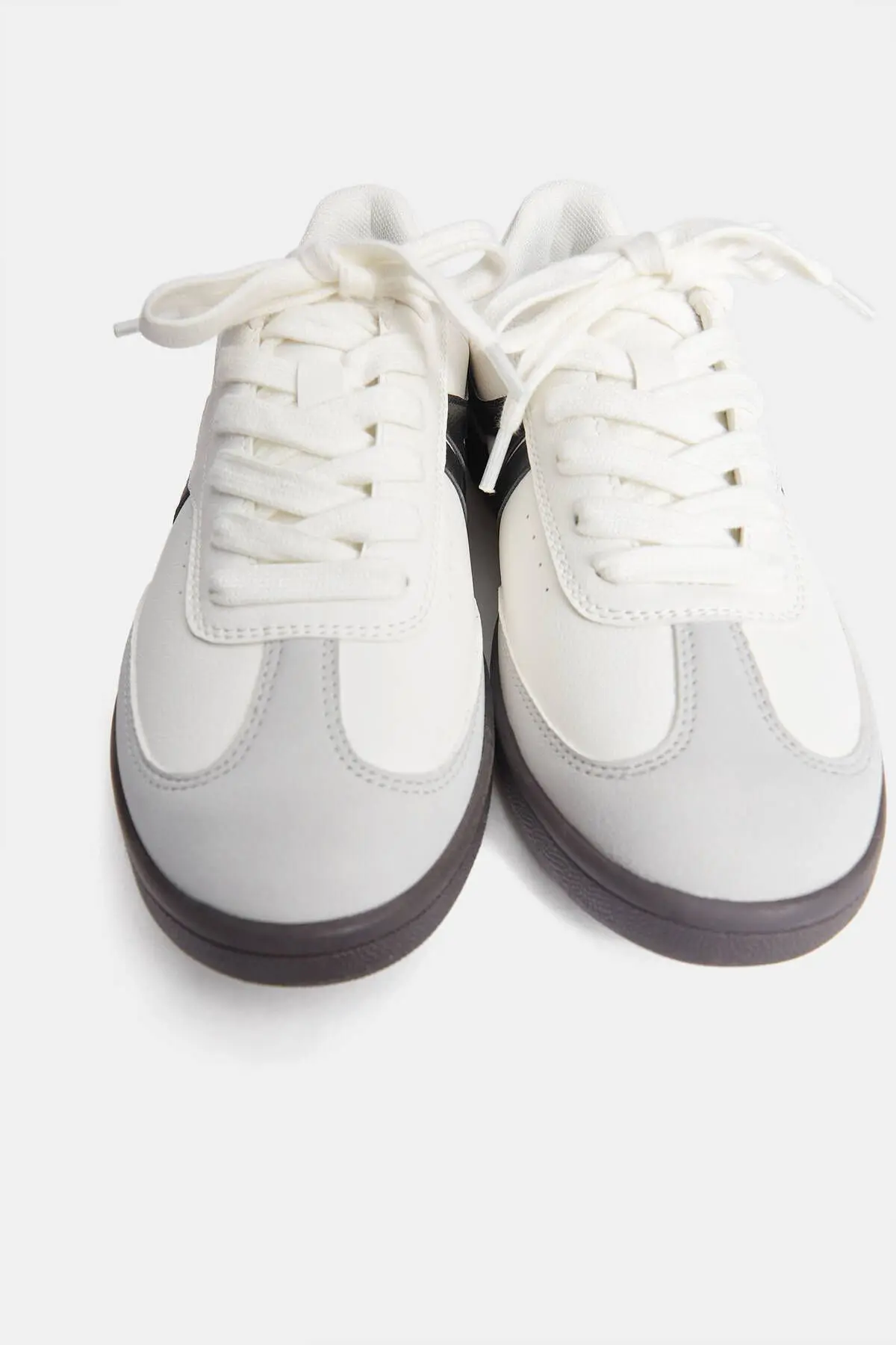 Retro spor ayakkabı