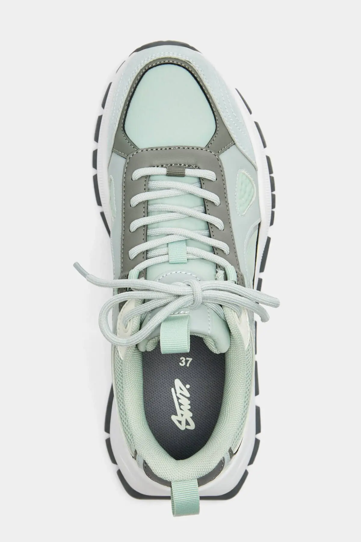 Çok parçalı spor ayakkabı