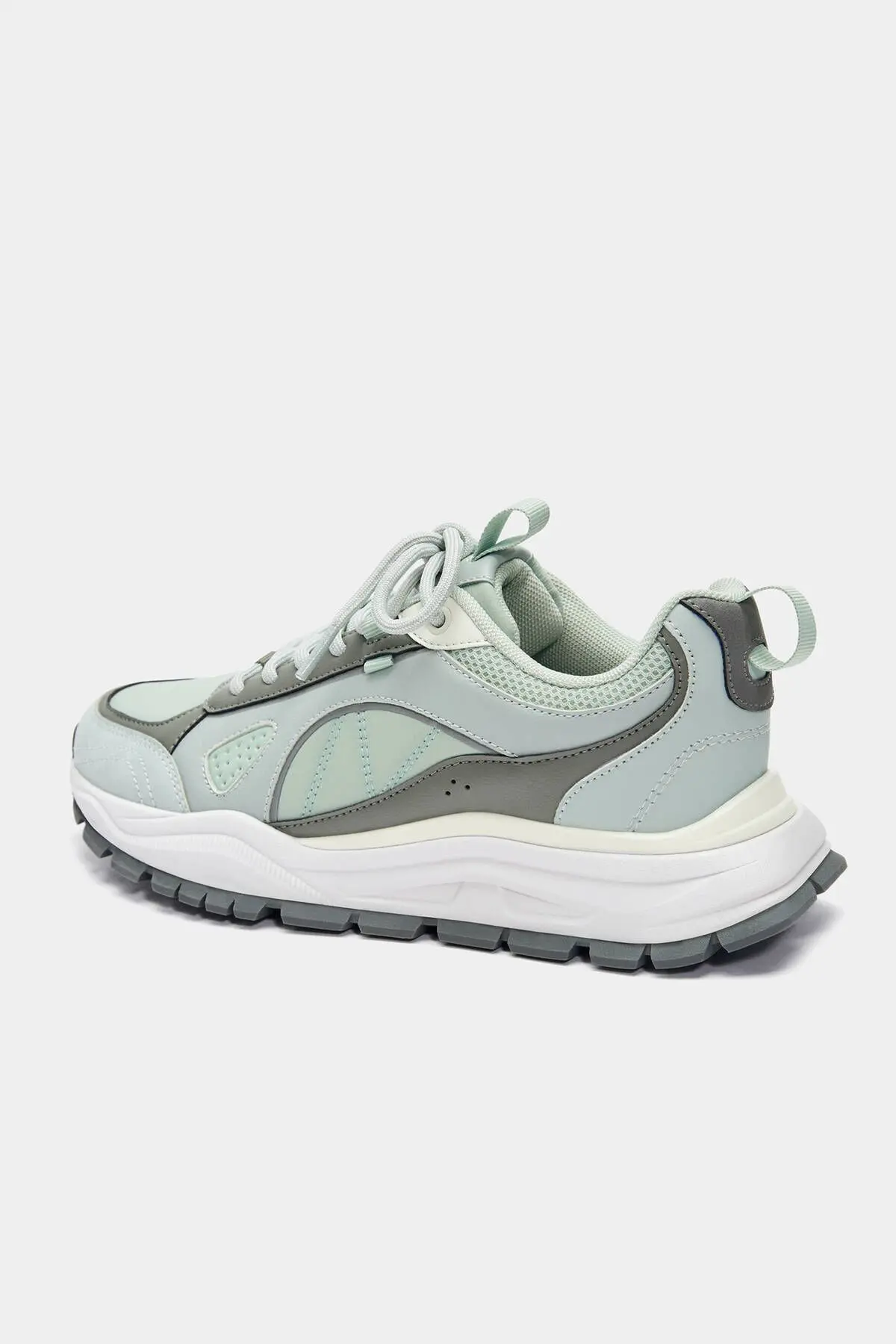 Çok parçalı spor ayakkabı