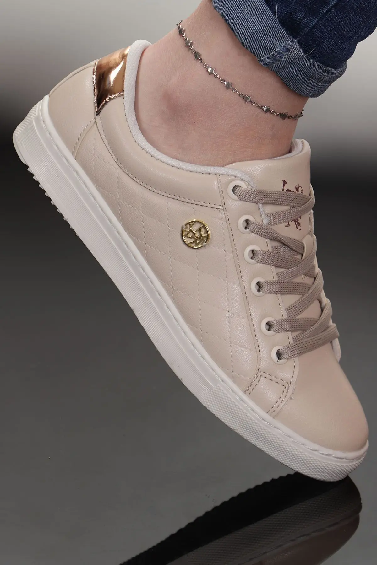 Sneaker