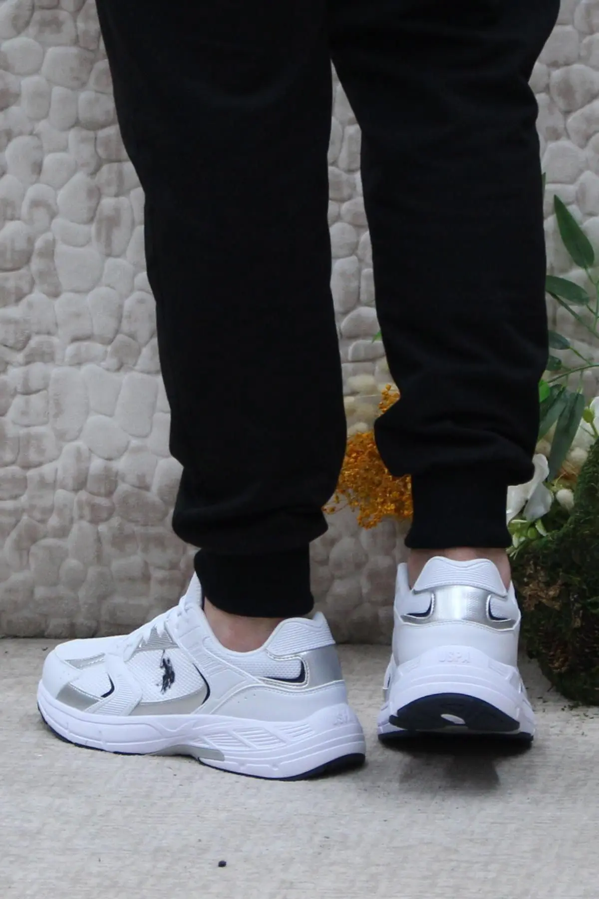 Sneaker