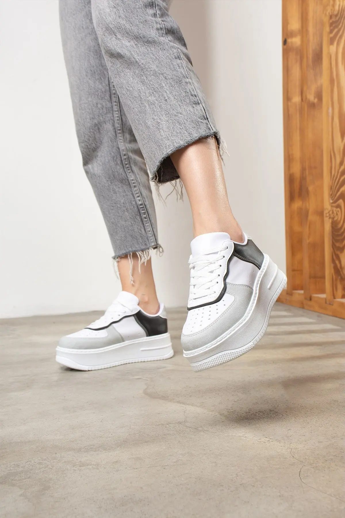 Günlük Kadın Sneaker Spor Ayakkabı Desenli Hafif Yüksek Taban Bağcıklı 001