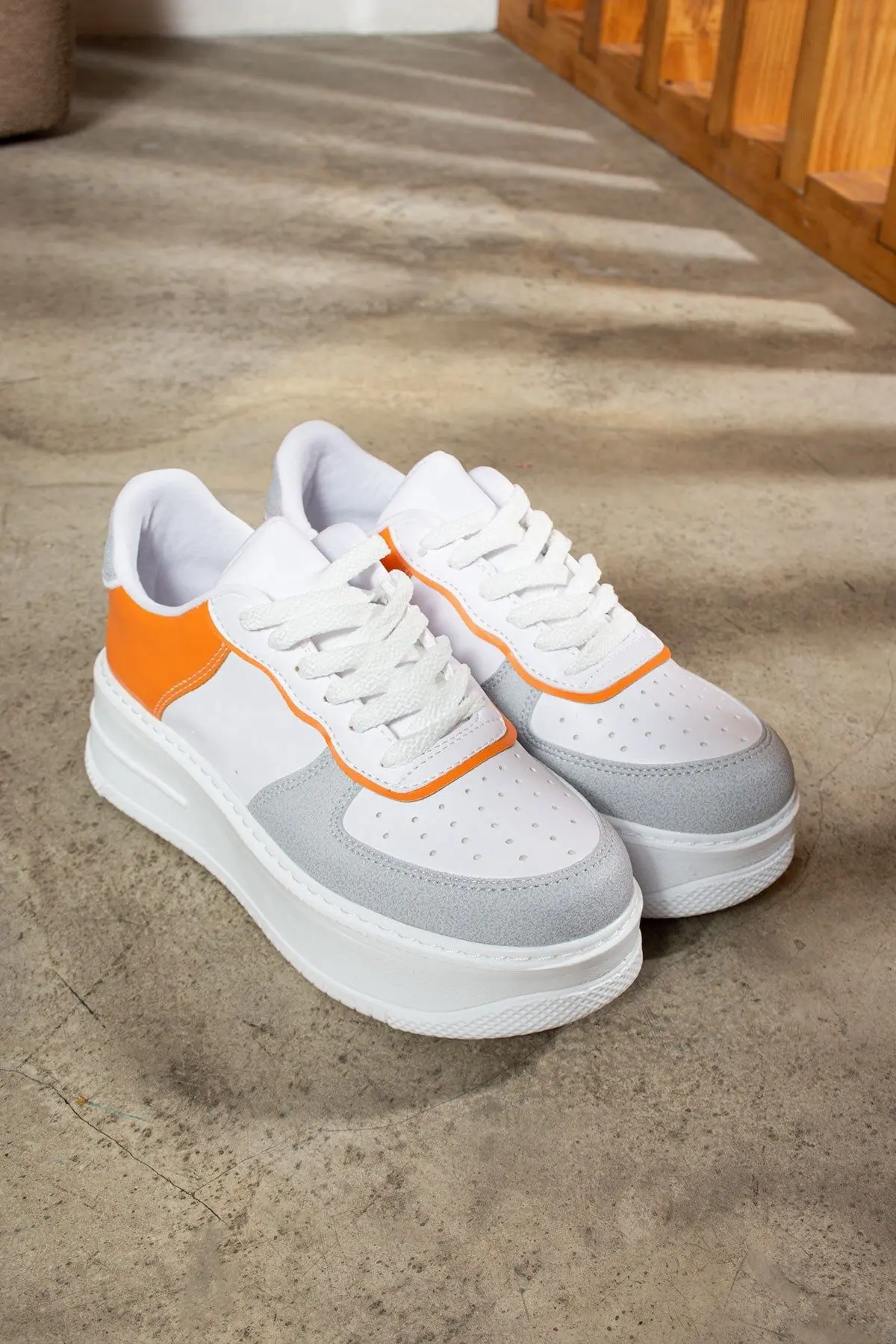 Günlük Kadın Sneaker Spor Ayakkabı Desenli Hafif Yüksek Taban Bağcıklı 001