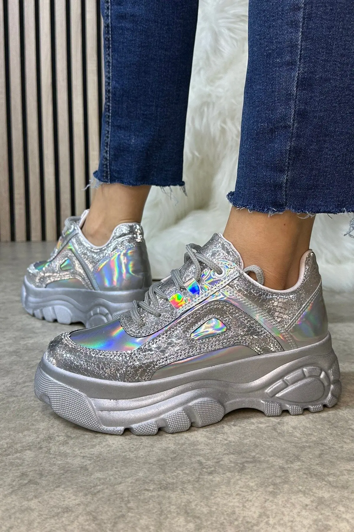 Günlük Kadın Gümüş Spor Ayakkabı Yüksek Taban 6 Cm Sneaker 001