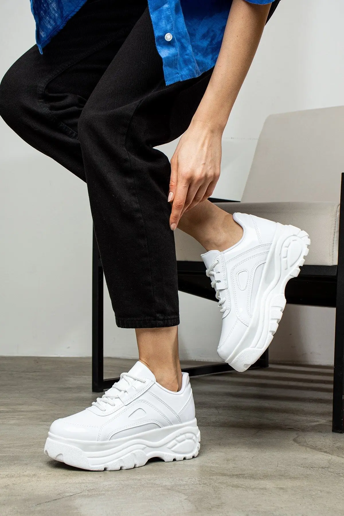 Günlük Kadın Beyaz Rugan Sneaker Desenli Hafif Yüksek Taban Bağcıklı Spor Ayakkabı 001