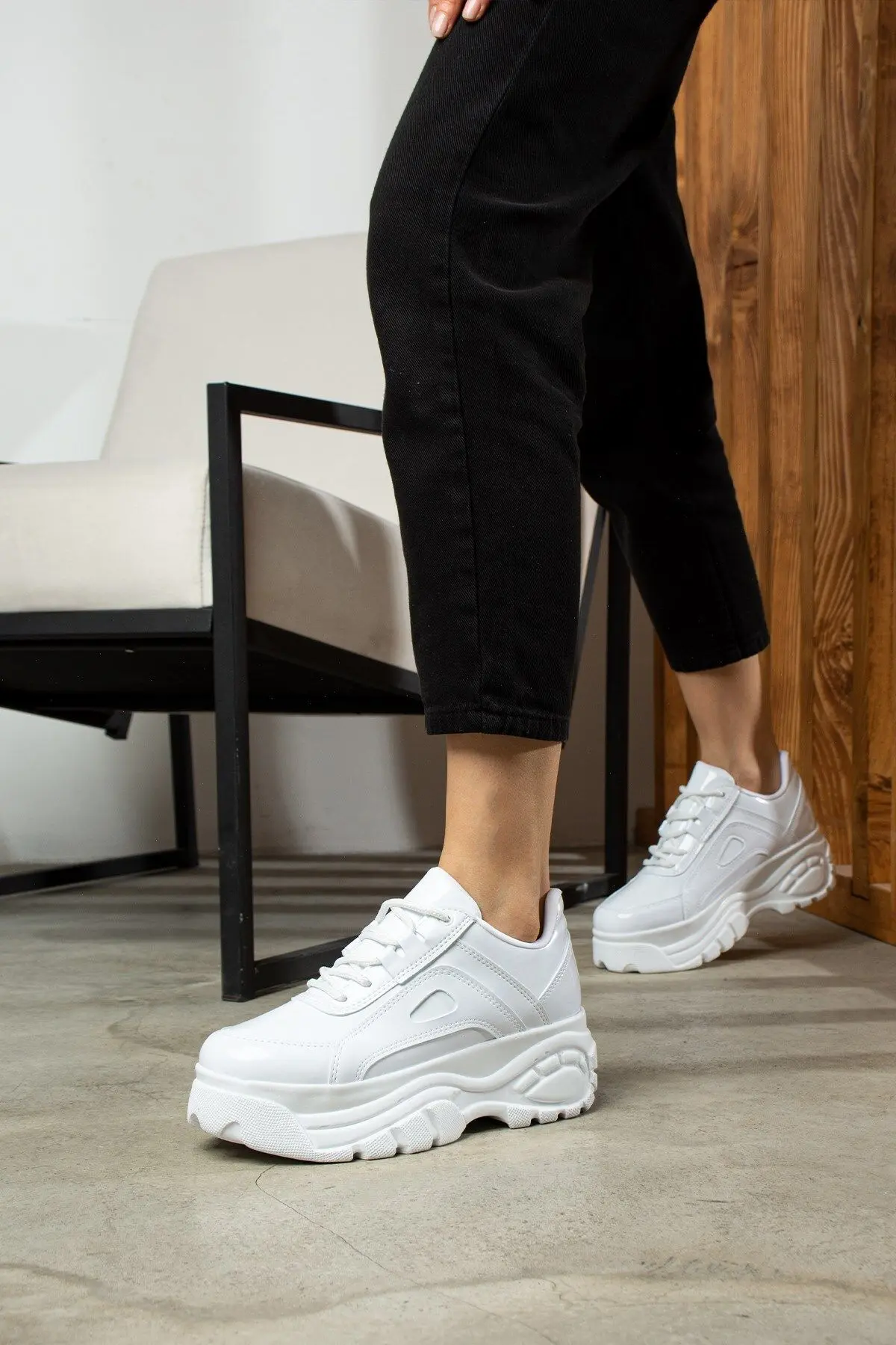 Günlük Kadın Beyaz Rugan Sneaker Desenli Hafif Yüksek Taban Bağcıklı Spor Ayakkabı 001