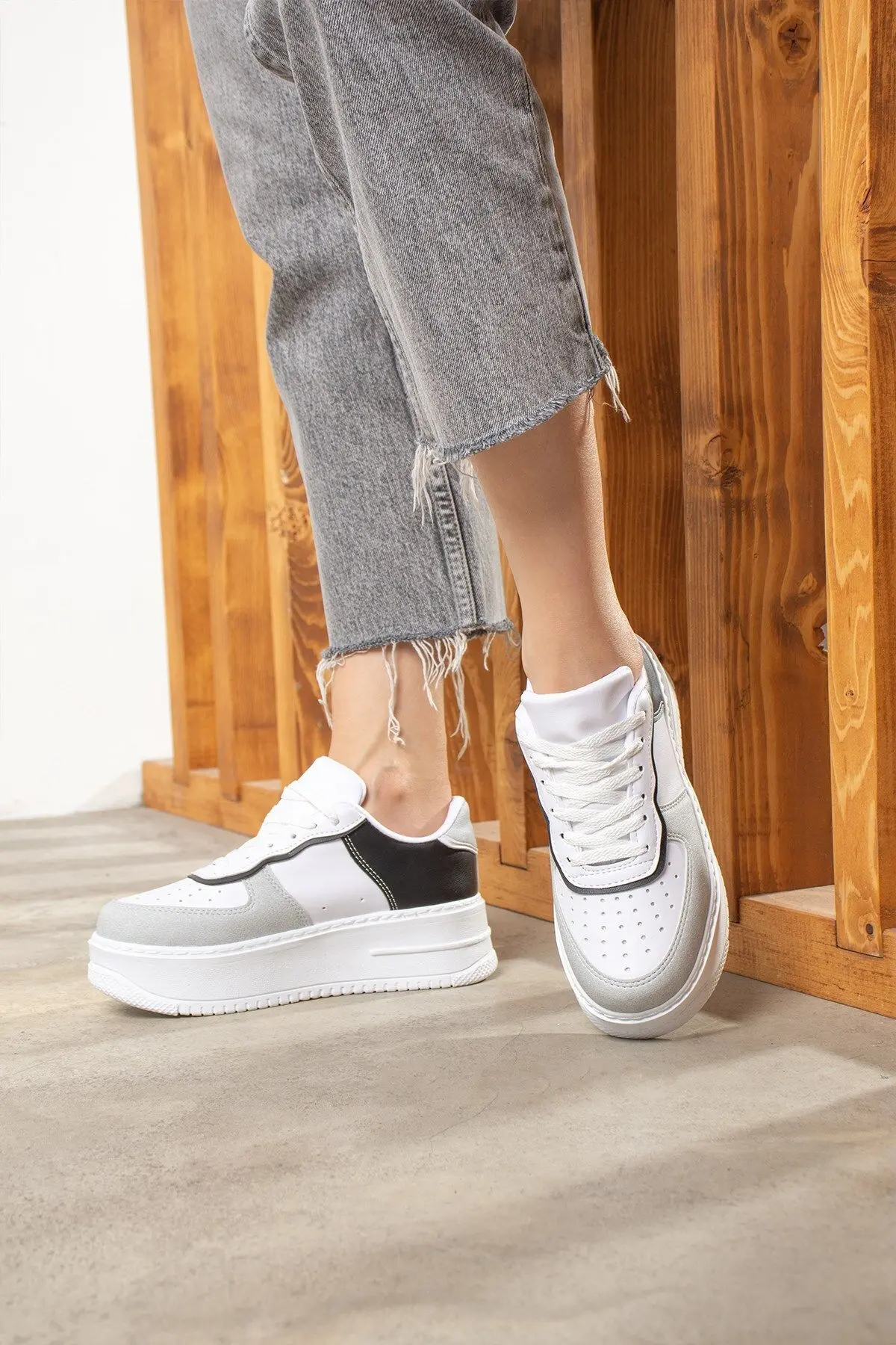 Günlük Kadın Sneaker Spor Ayakkabı Desenli Hafif Yüksek Taban Bağcıklı 001