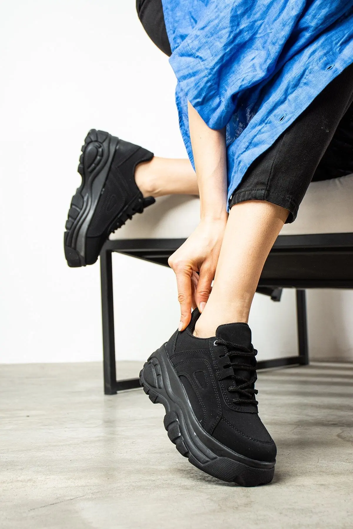Günlük Kadın Siyah Süet Sneaker Desenli Hafif Yüksek Taban Bağcıklı Spor Ayakkabı 001