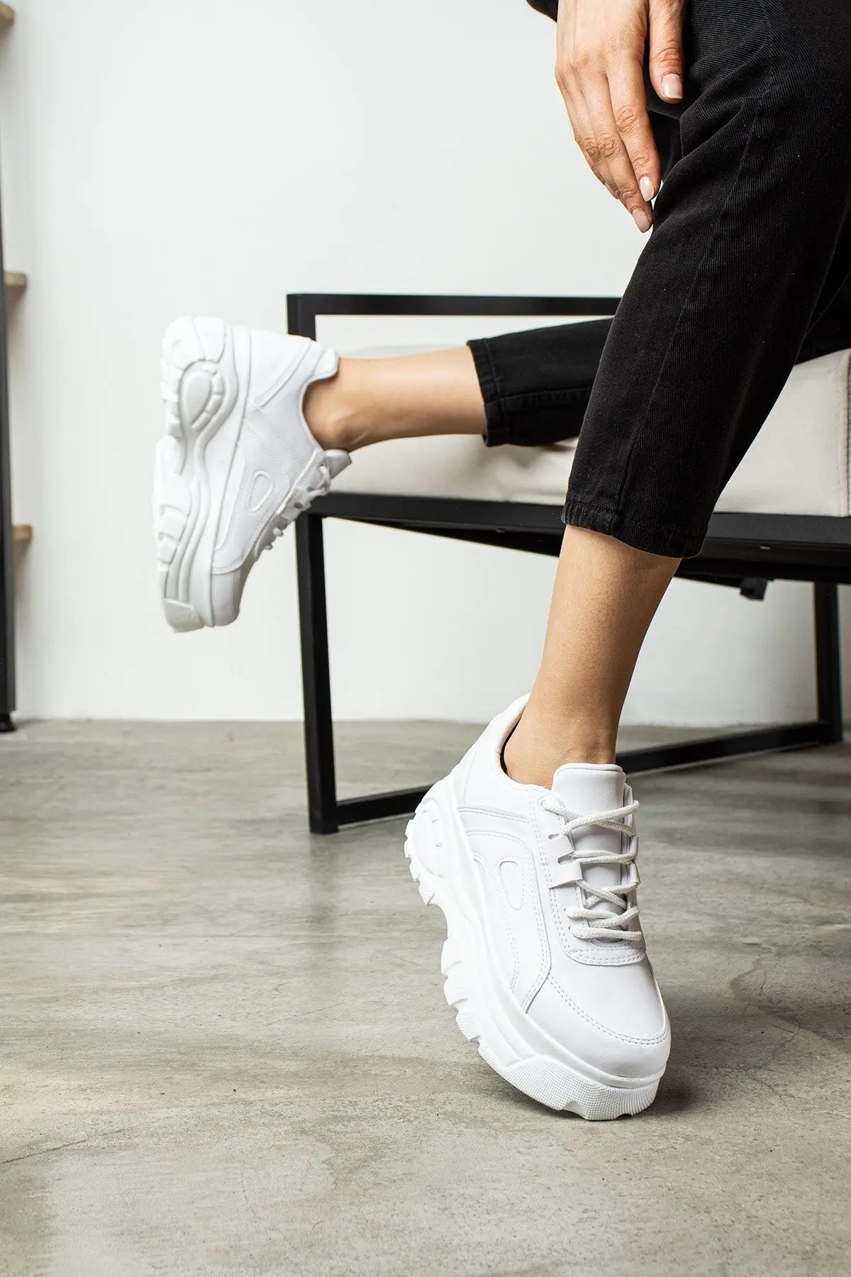 Günlük Kadın Beyaz Sneaker Desenli Hafif Yüksek Taban Bağcıklı Spor Ayakkabı 001