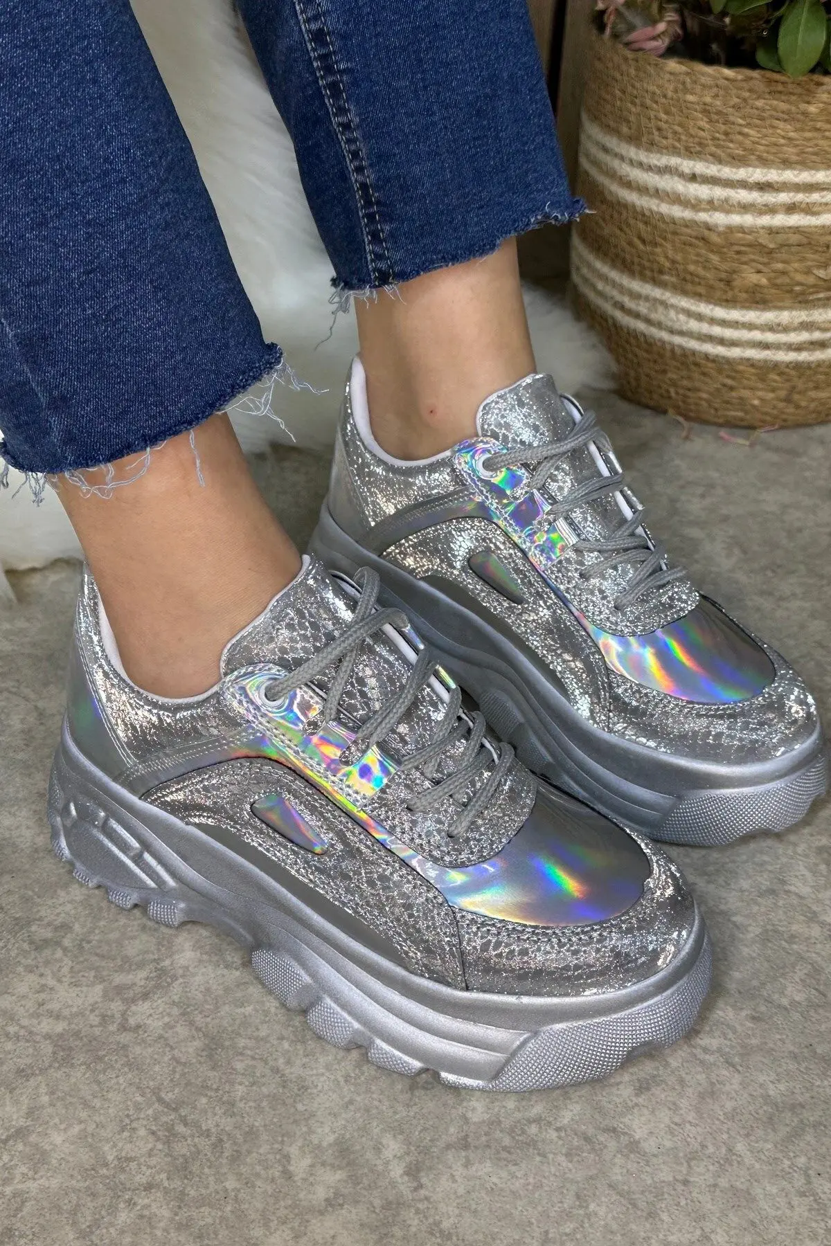 Günlük Kadın Gümüş Spor Ayakkabı Yüksek Taban 6 Cm Sneaker 001