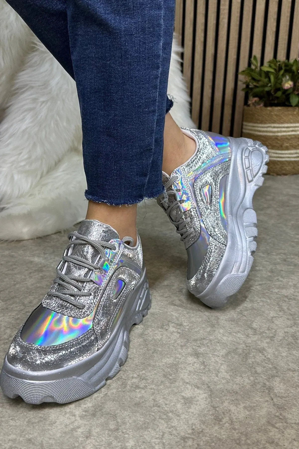 Günlük Kadın Gümüş Spor Ayakkabı Yüksek Taban 6 Cm Sneaker 001