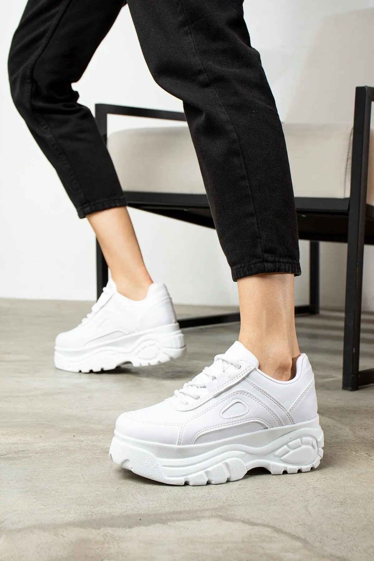 Günlük Kadın Beyaz Sneaker Desenli Hafif Yüksek Taban Bağcıklı Spor Ayakkabı 001