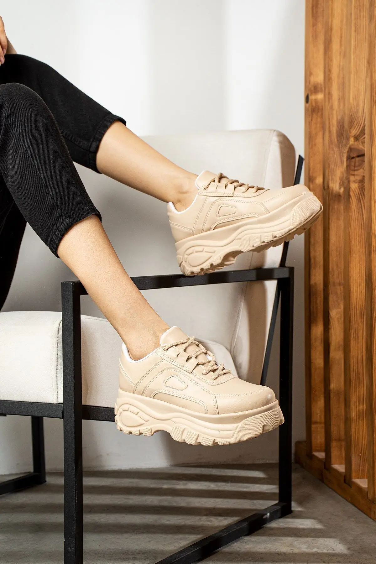 Günlük Kadın Bej Sneaker Desenli Hafif Yüksek Taban Bağcıklı Spor Ayakkabı 001