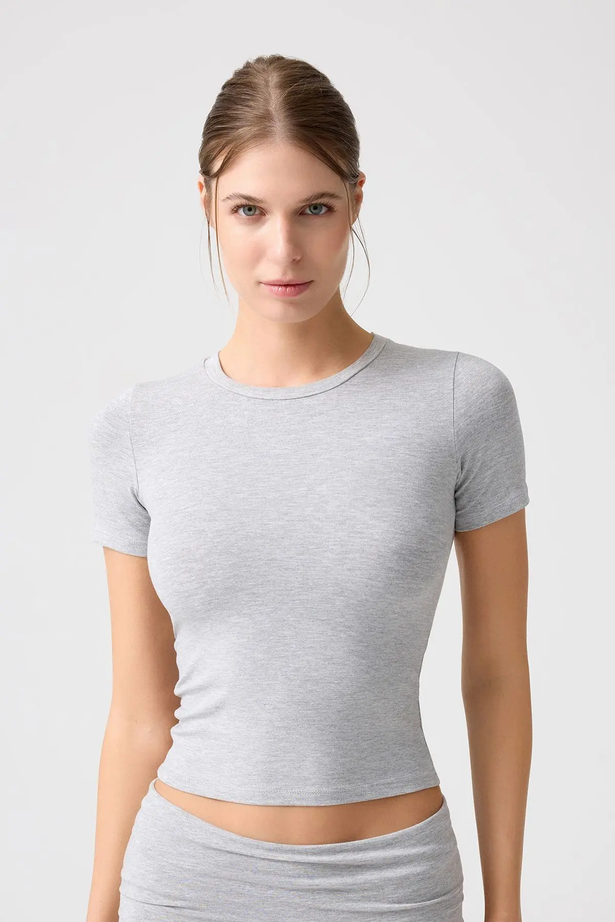 LOS OJOS x Melodi Gri Melanj Bedene Oturan Tişört Short Fitted