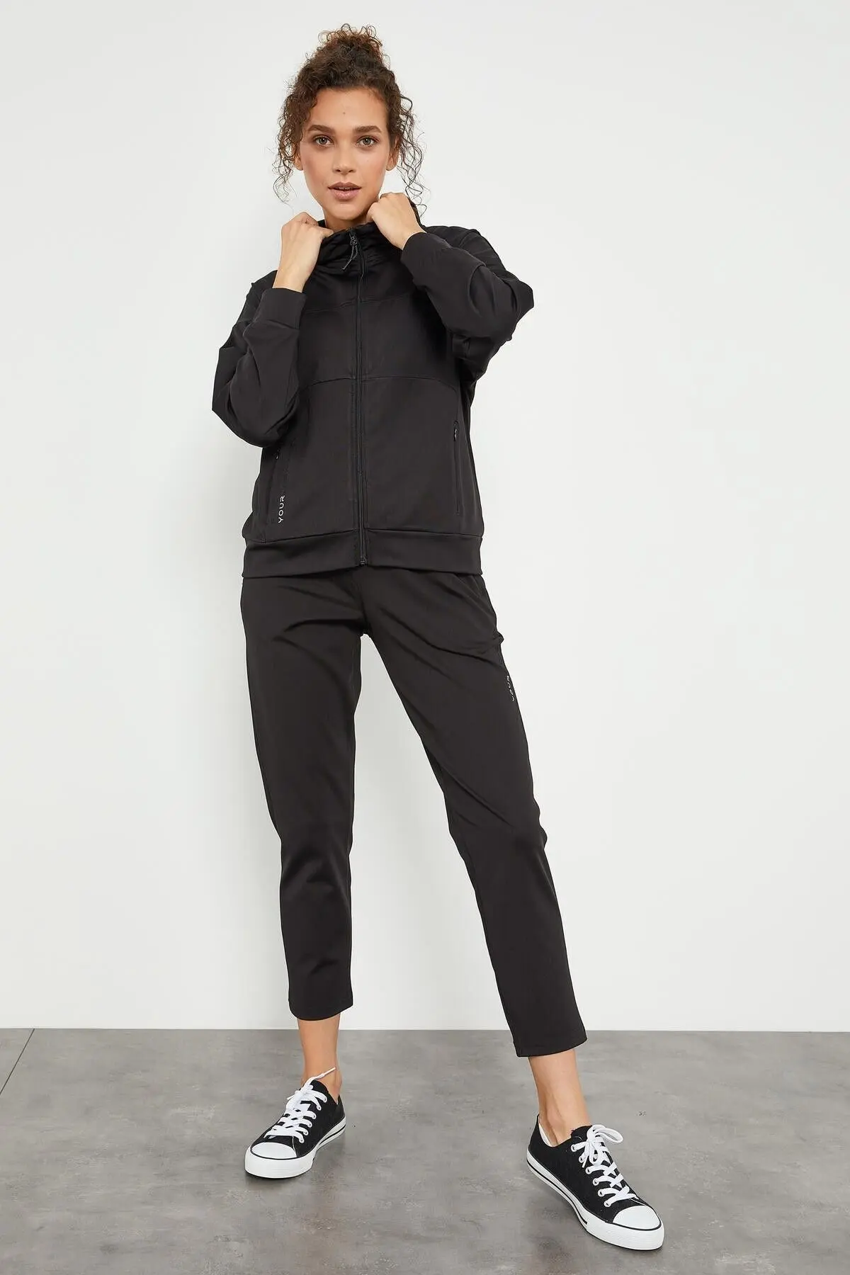 Siyah Kapüşonlu Gizli Cep Detaylı Standart Kalıp Kadın Eşofman Takımı - 95306