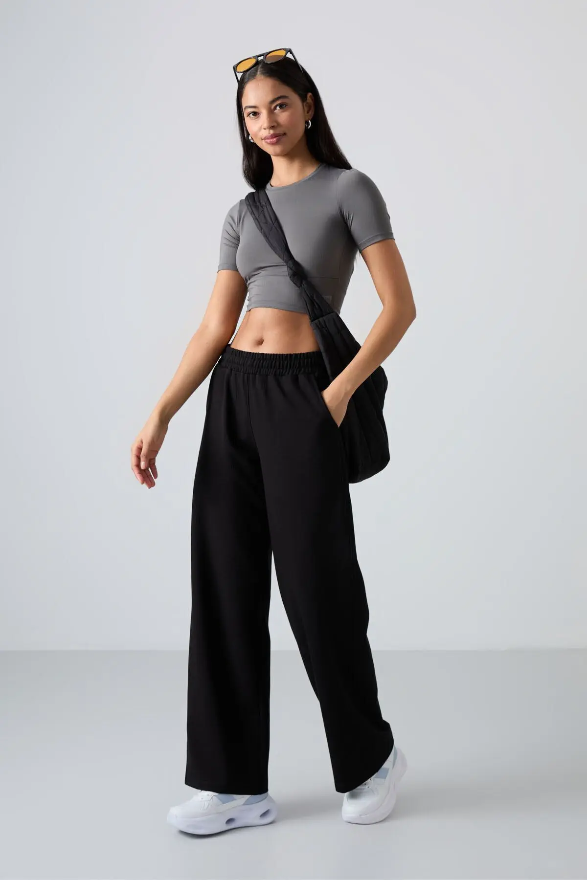 Siyah Yüksek Bel Cepli Rahat Form Geniş Paça Kadın Eşofman Alt - 94567