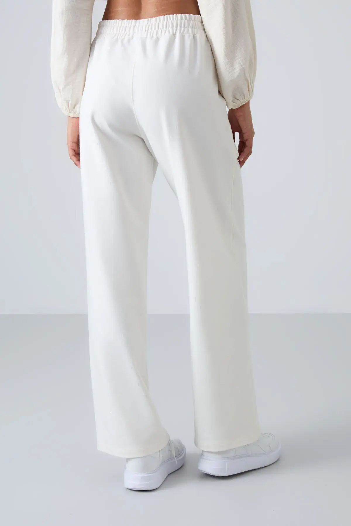 Ekru Yüksek Bel Cepli Rahat Form Geniş Paça Kadın Eşofman Alt - 94567