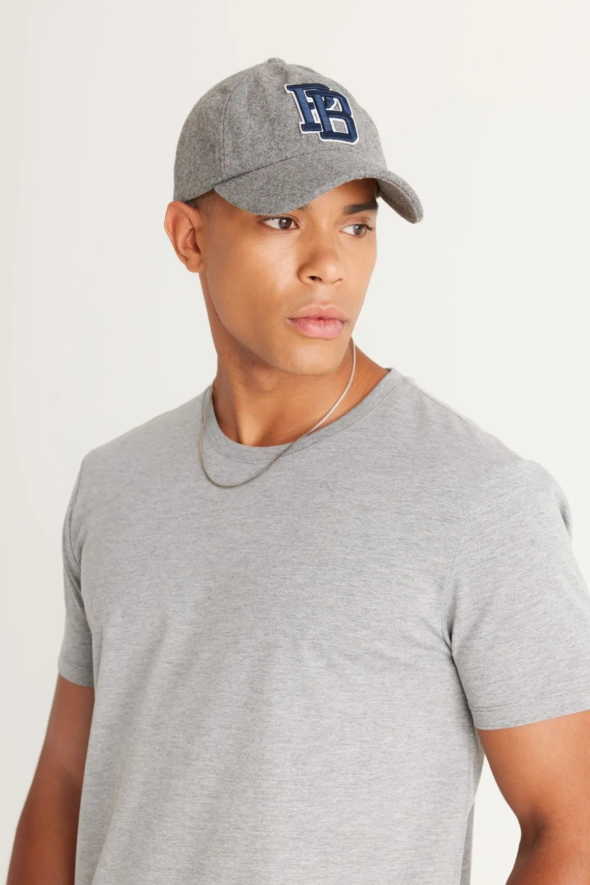Erkek Koyu Gri Pamuklu Slim Fit Dar Kesim Bisiklet Yaka Basic Tişört