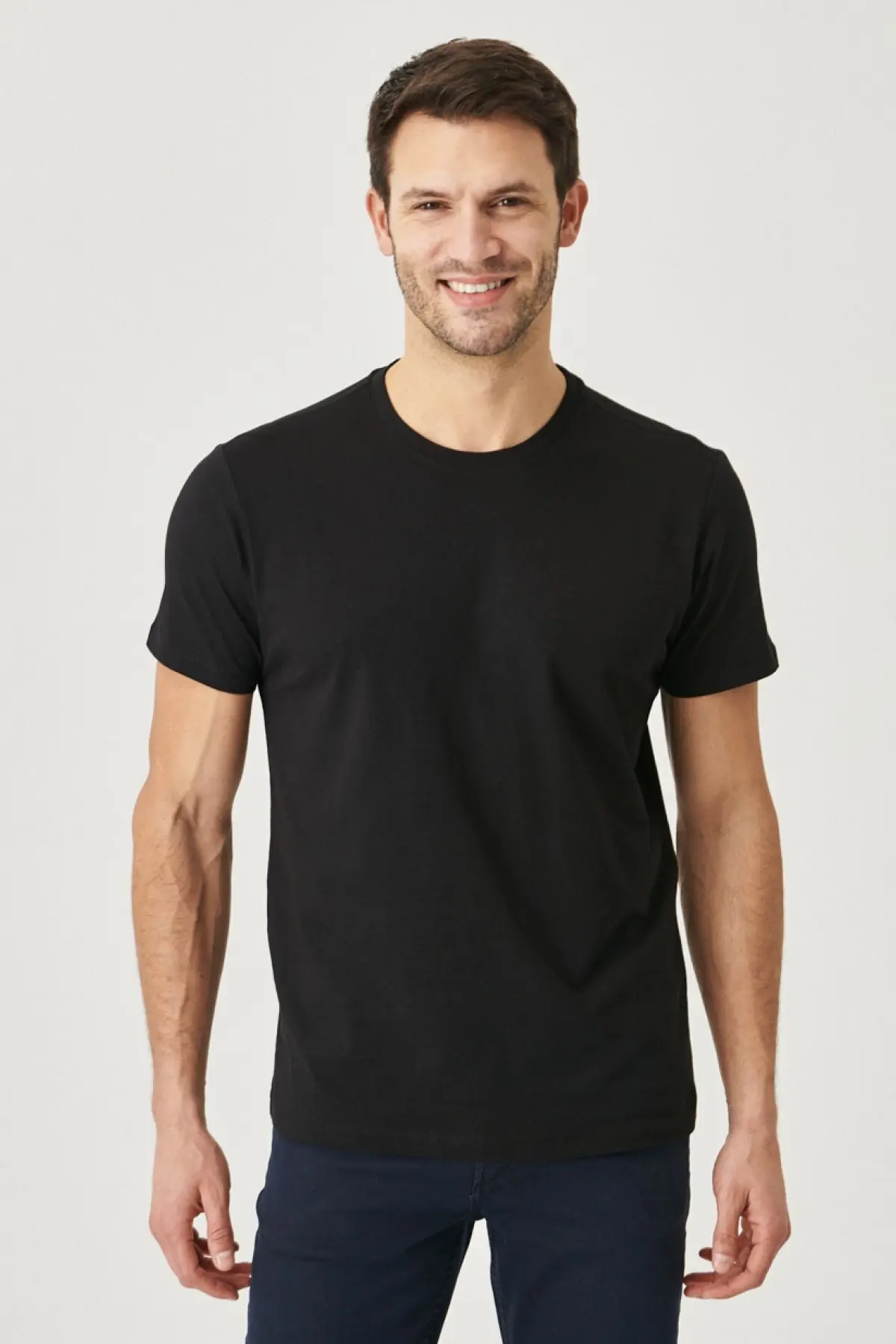 Erkek Siyah %100 Pamuk Slim Fit Dar Kesim Bisiklet Yaka Basic Tişört