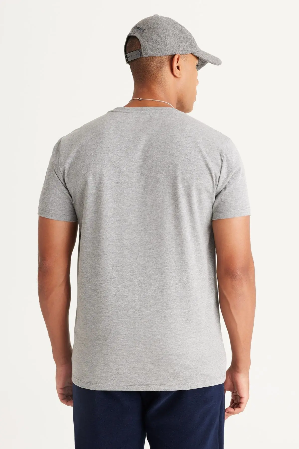 Erkek Koyu Gri Pamuklu Slim Fit Dar Kesim Bisiklet Yaka Basic Tişört
