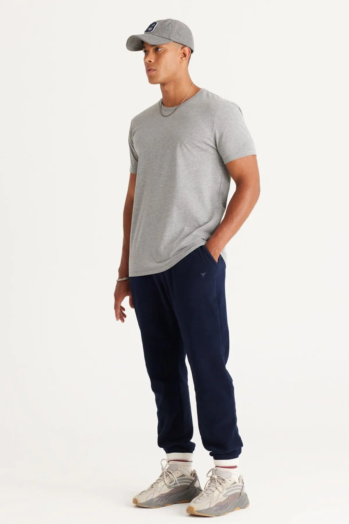 Erkek Koyu Gri Pamuklu Slim Fit Dar Kesim Bisiklet Yaka Basic Tişört