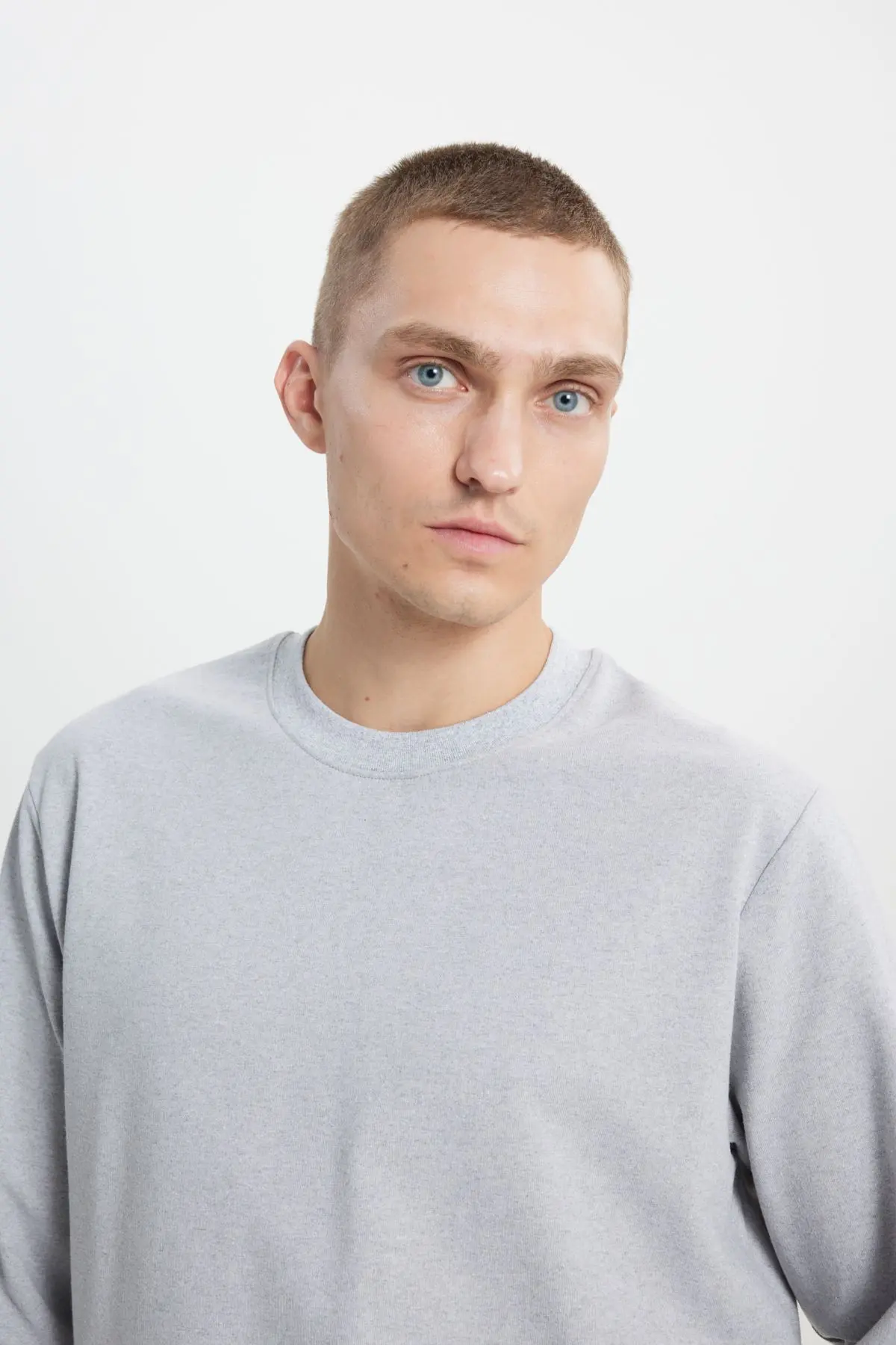 Erkek Gri Melanj Standart Fit Normal Kesim 2 İplik Pamuklu Bisiklet Yaka Sweatshirt