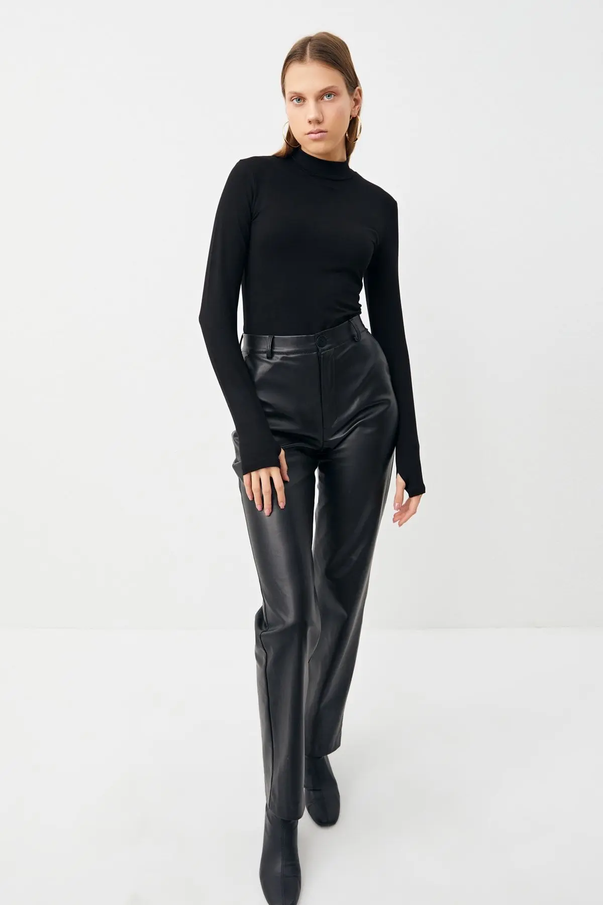 Kadın Siyah Parmak Detaylı Body