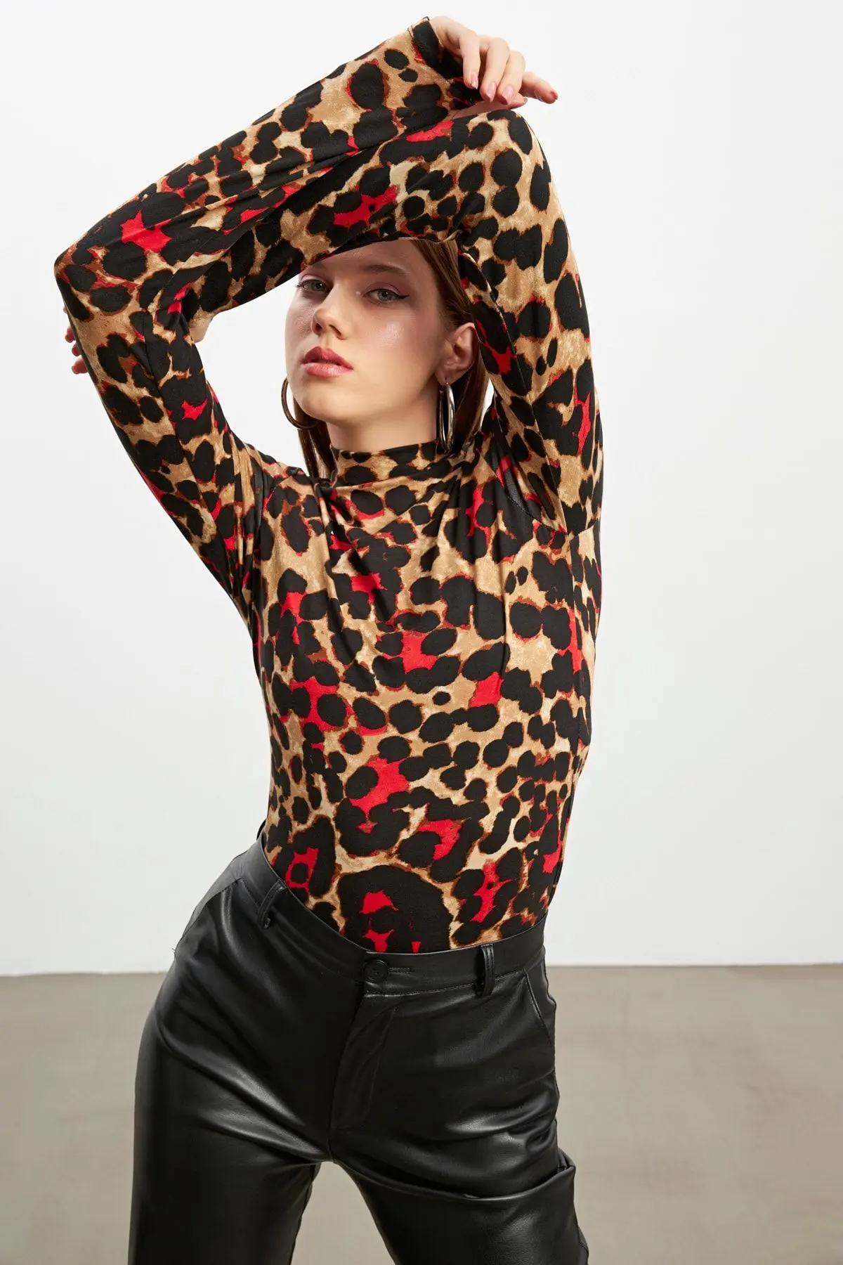 Kadın Kırmızı Leopar Parmak Detay Body