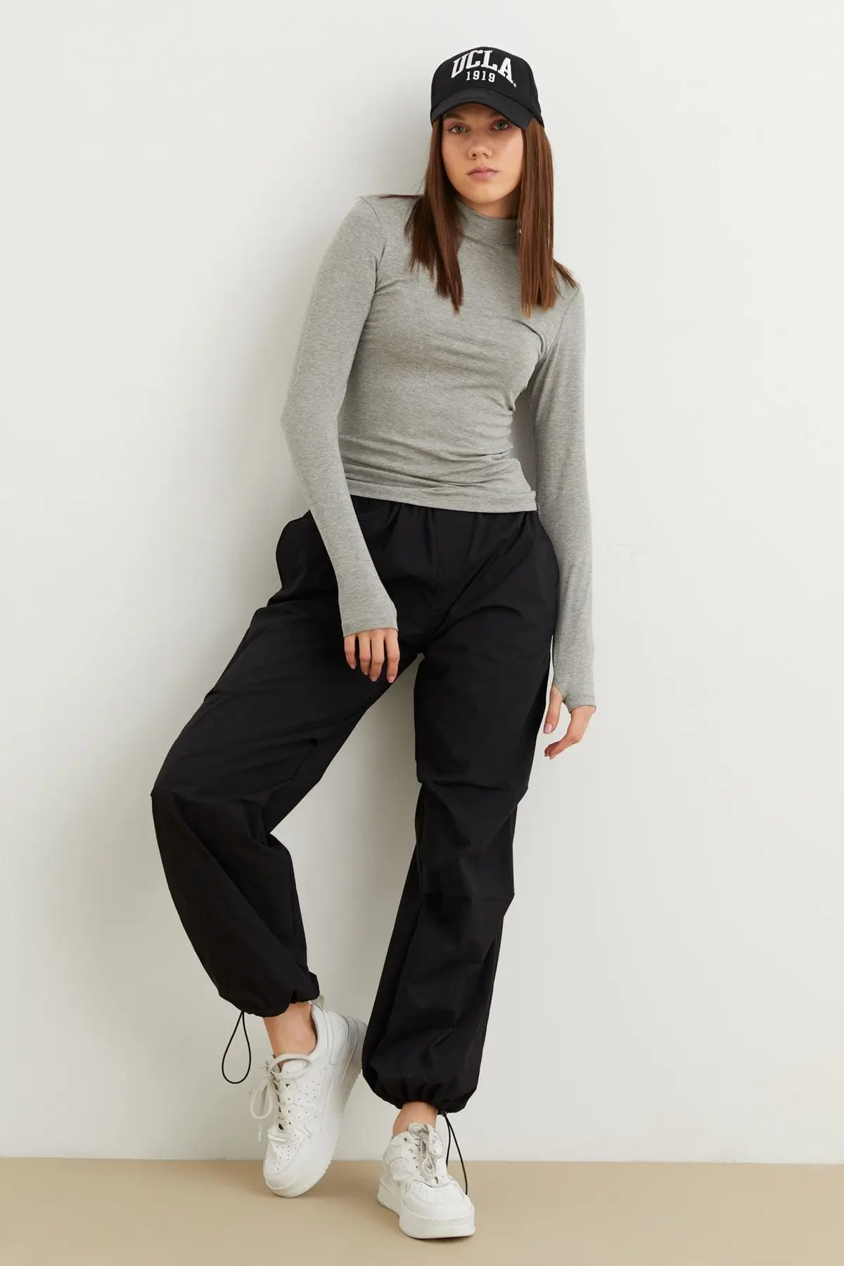 Kadın Açık Gri Parmak Detaylı Body