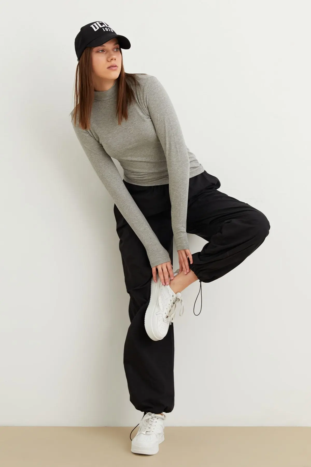 Kadın Açık Gri Parmak Detaylı Body