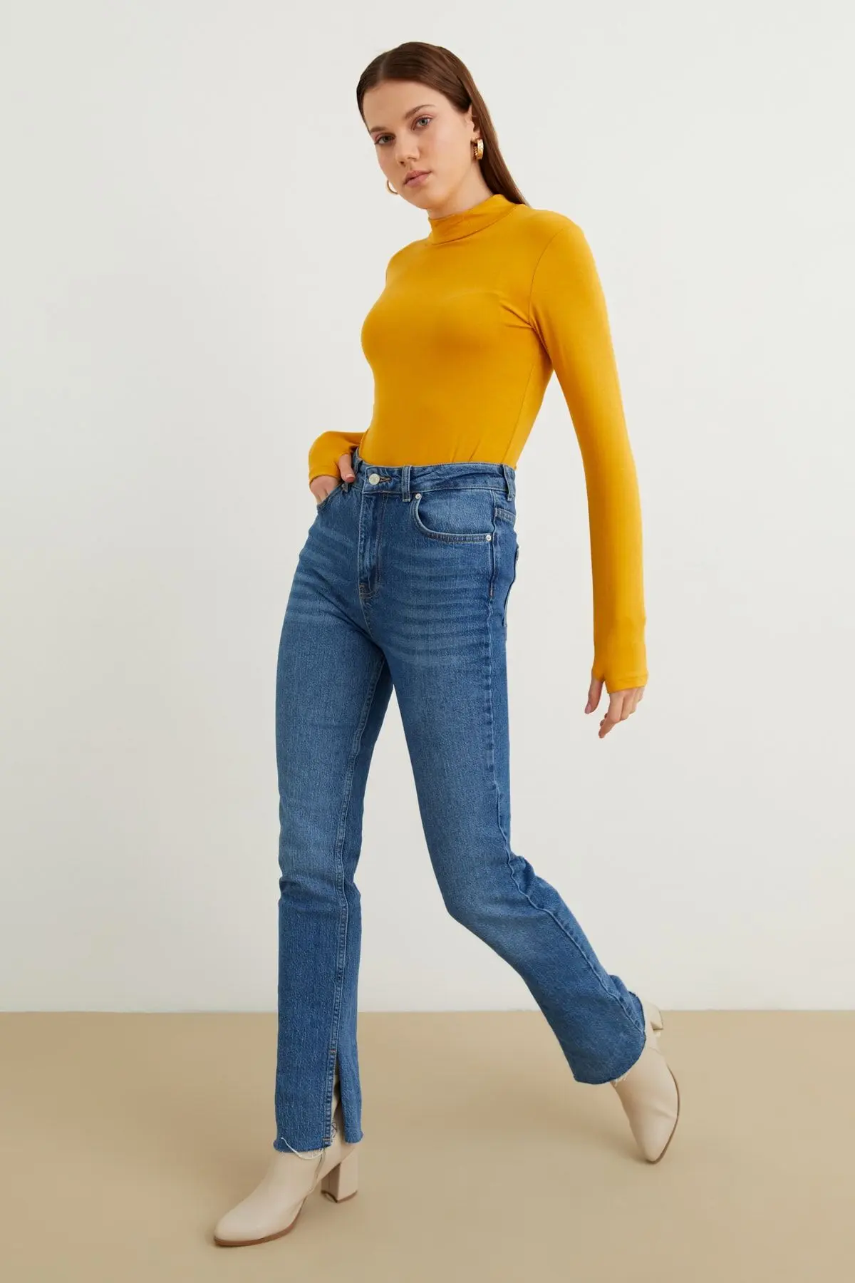 Kadın Hardal Parmak Detaylı Body