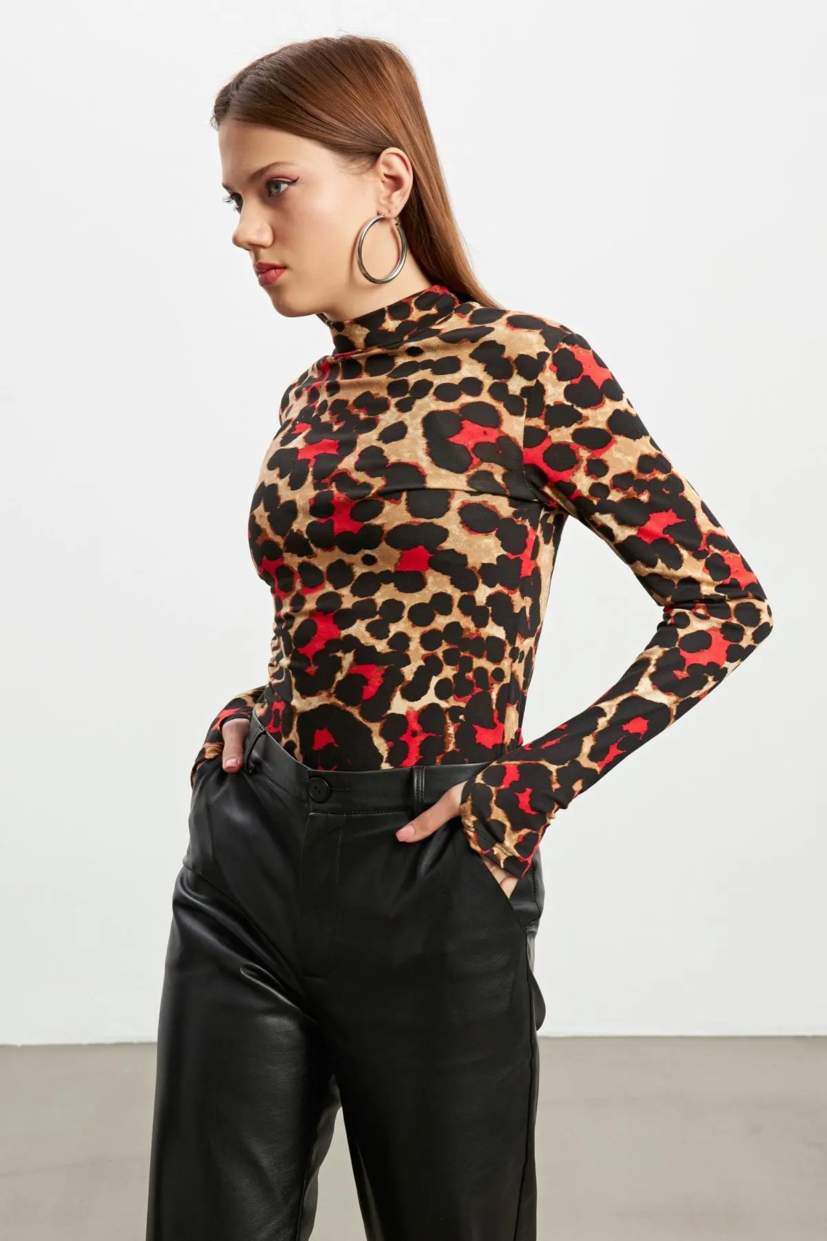 Kadın Kırmızı Leopar Parmak Detay Body