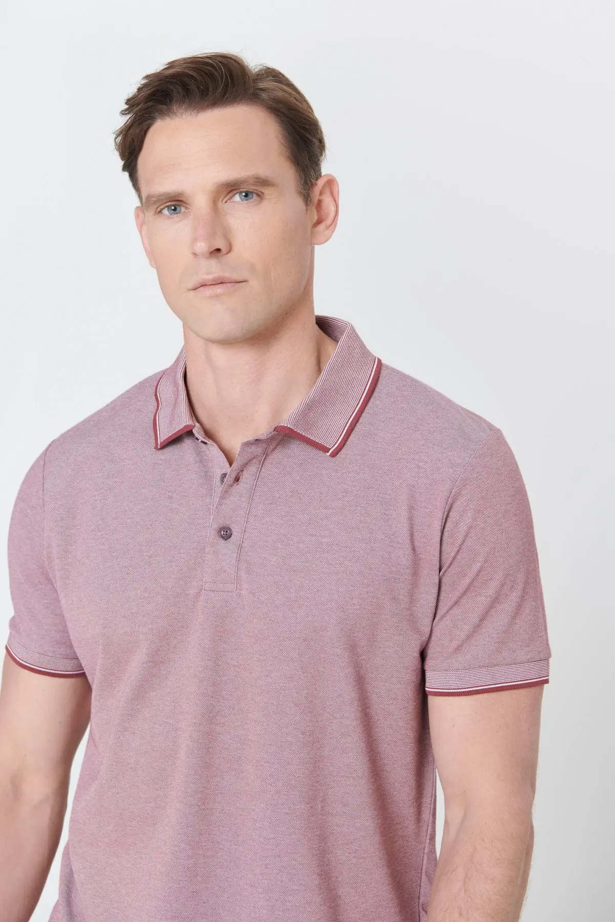 Erkek Çekmeyen Pamuklu Kumaş Slim Fit Dar Kesim Bordo Kıvrılmaz Polo Yaka T-shirt