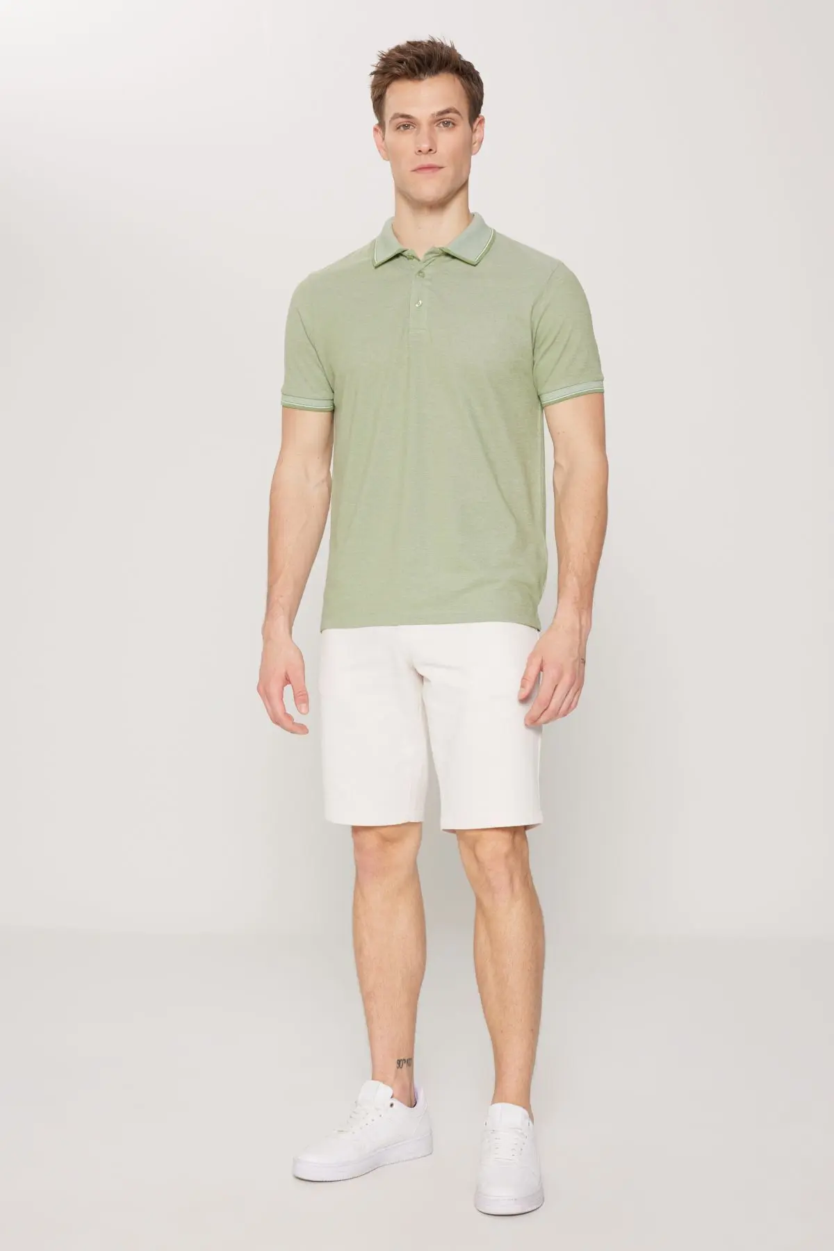 Erkek Çekmeyen Pamuklu Kumaş Slim Fit Dar Kesim Yeşil Kıvrılmaz Polo Yaka Tişört