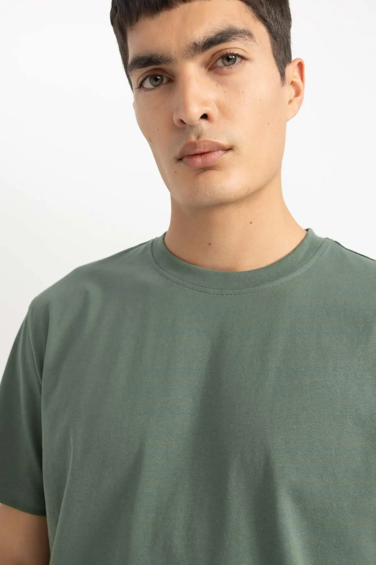 New Regular Fit Bisiklet Yaka Kısa Kollu %100 Pamuk Basic Tişört V7699az24sp