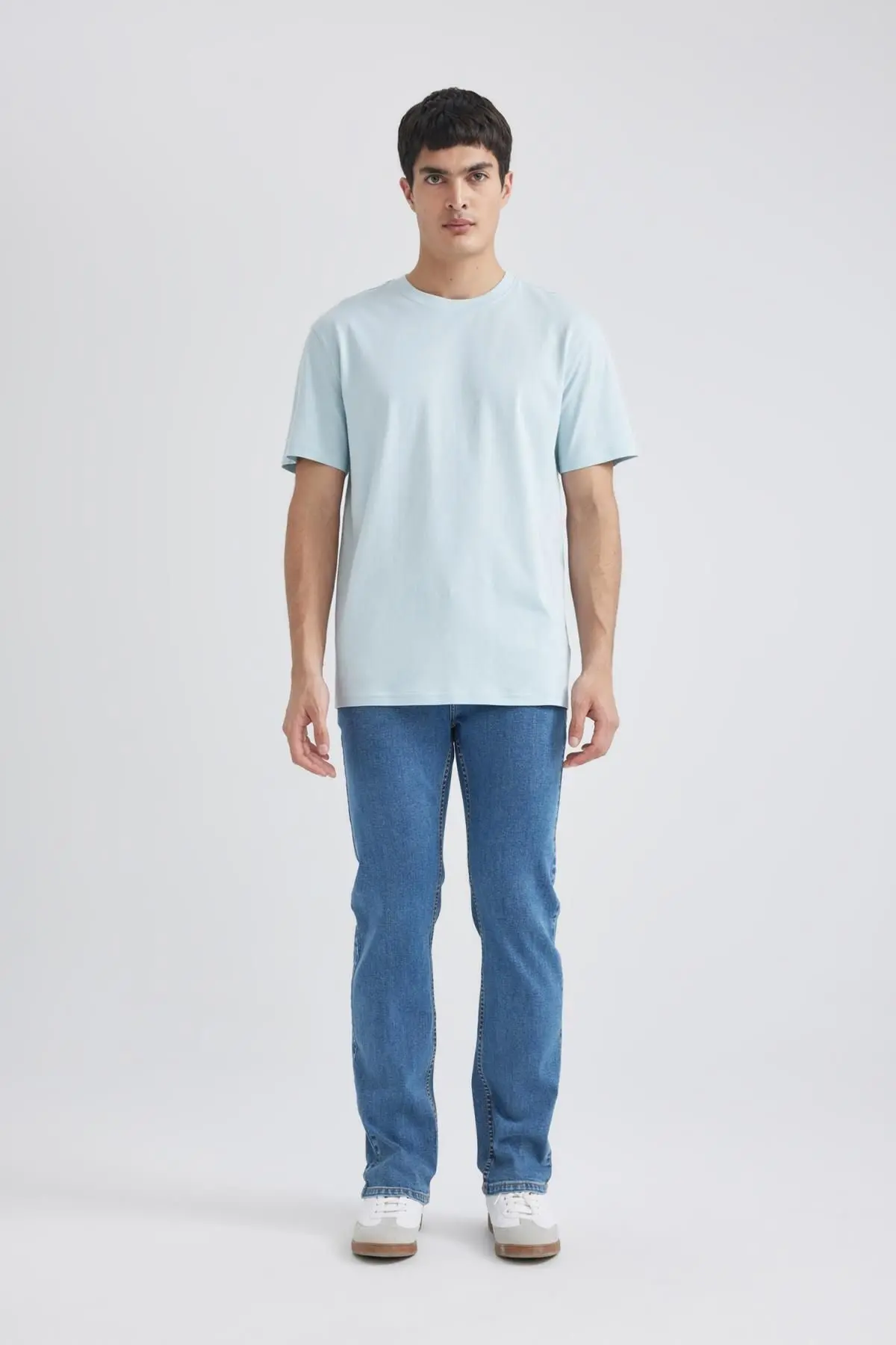 New Regular Fit Bisiklet Yaka Kısa Kollu %100 Pamuk Basic Tişört V7699az24sp