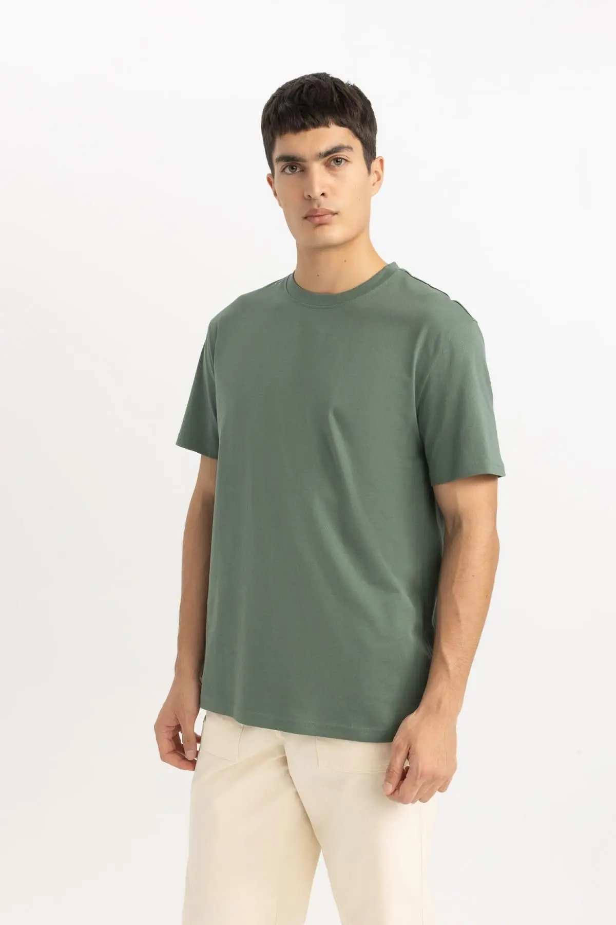New Regular Fit Bisiklet Yaka Kısa Kollu %100 Pamuk Basic Tişört V7699az24sp