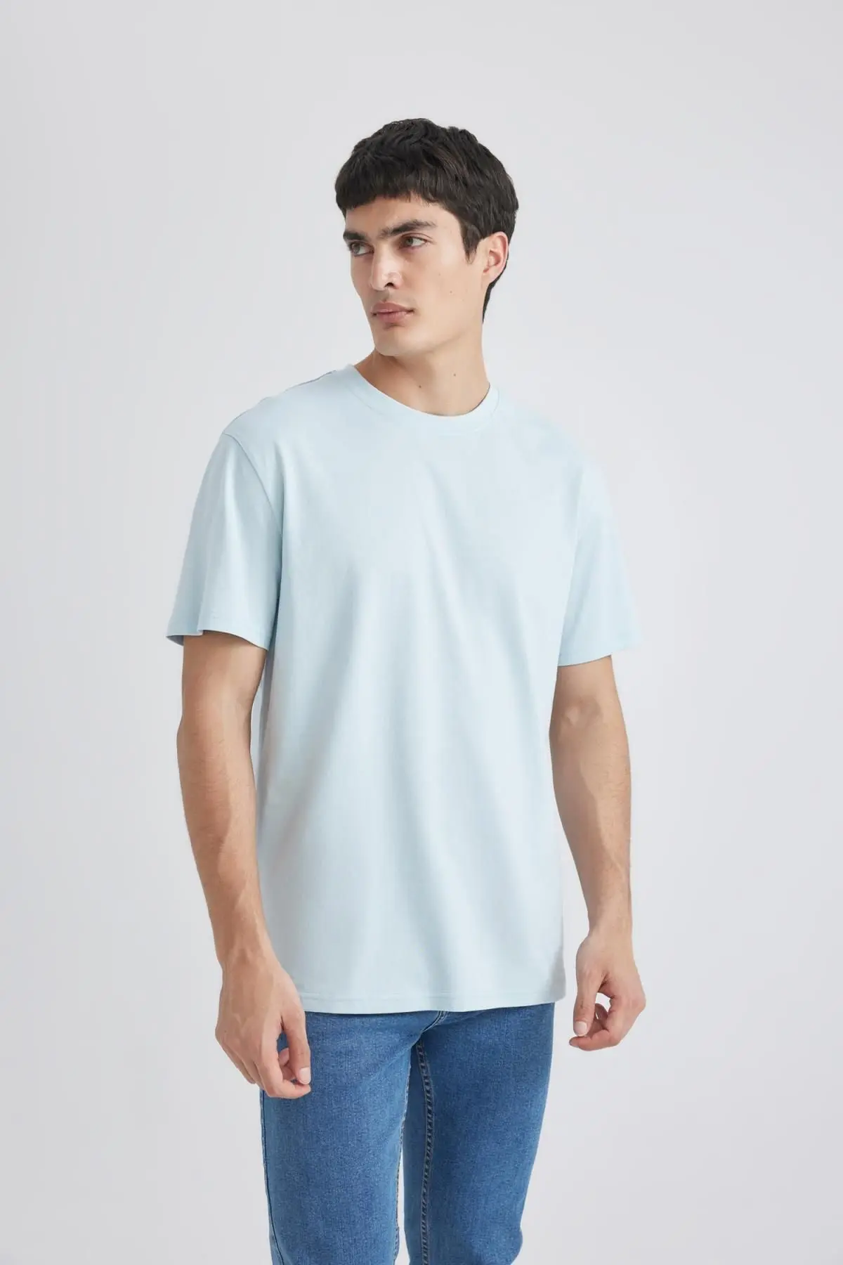 New Regular Fit Bisiklet Yaka Kısa Kollu %100 Pamuk Basic Tişört V7699az24sp