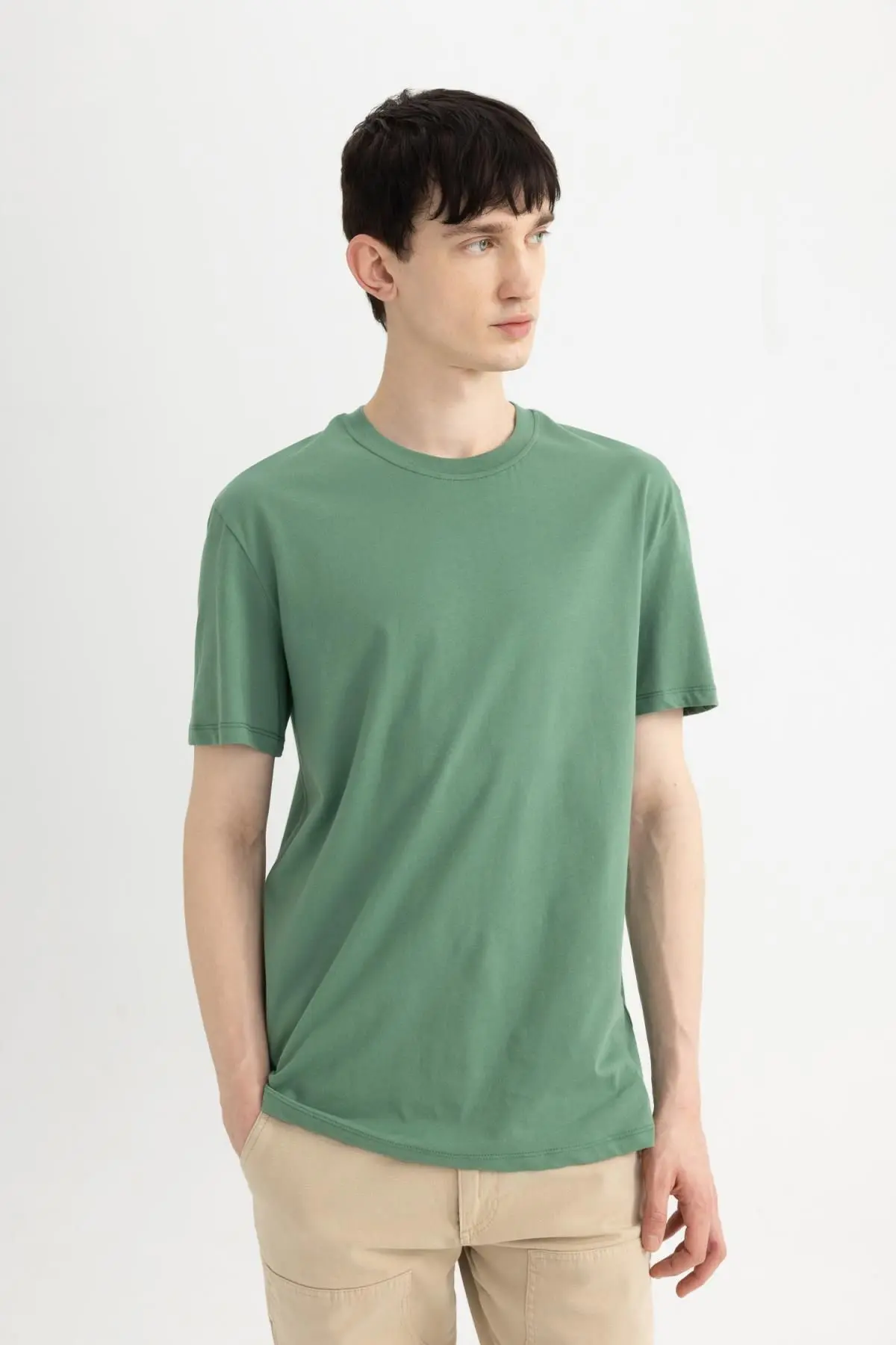 New Regular Fit Bisiklet Yaka Kısa Kollu %100 Pamuk Basic Tişört V7699az24sp