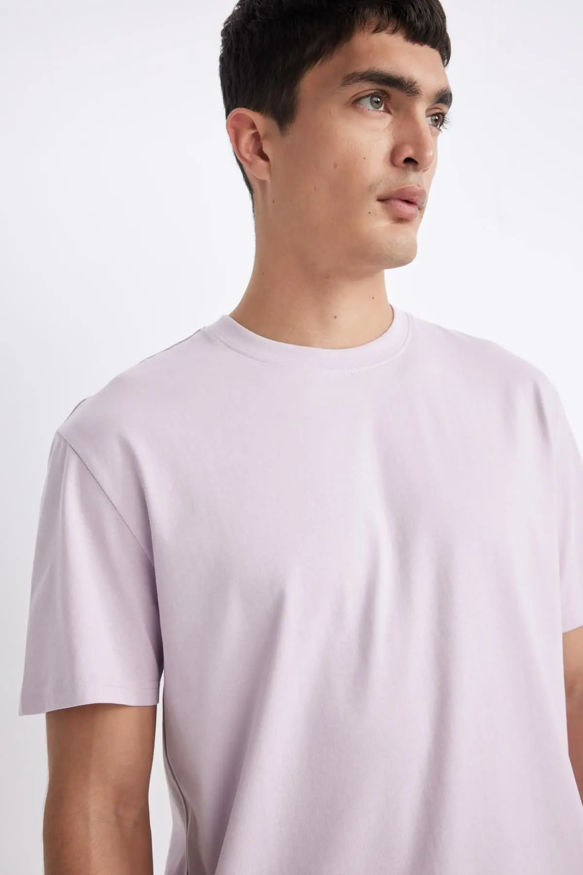 New Regular Fit Bisiklet Yaka Kısa Kollu %100 Pamuk Basic Tişört V7699az24sp