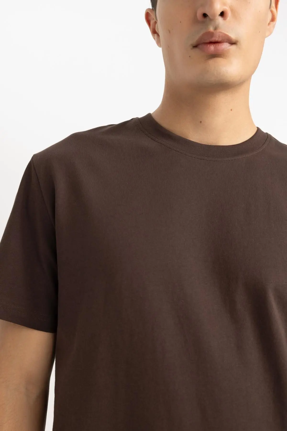 New Regular Fit Bisiklet Yaka Kısa Kollu %100 Pamuk Basic Tişört V7699az24sp