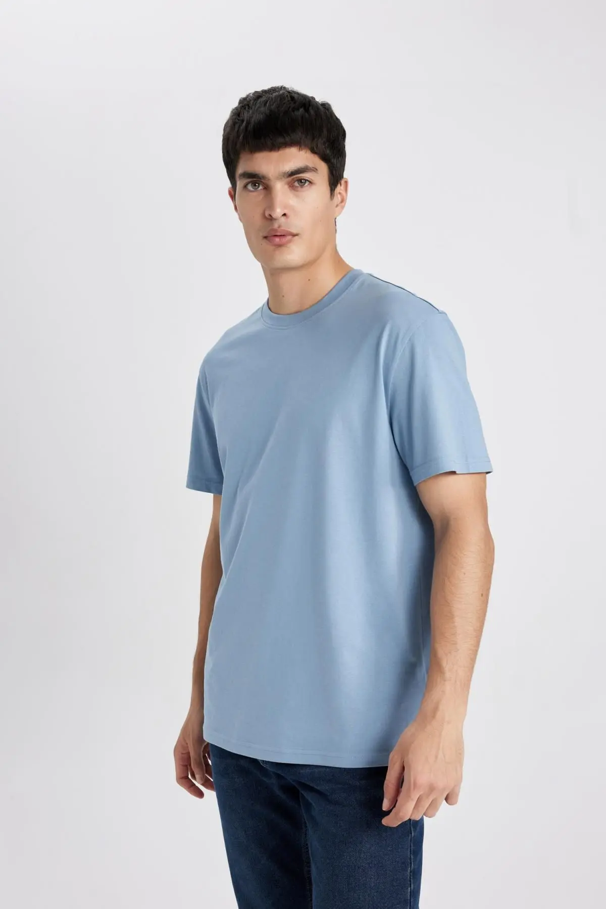 New Regular Fit Bisiklet Yaka Kısa Kollu %100 Pamuk Basic Tişört V7699az24sp